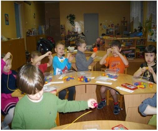 На уроке психолога дети